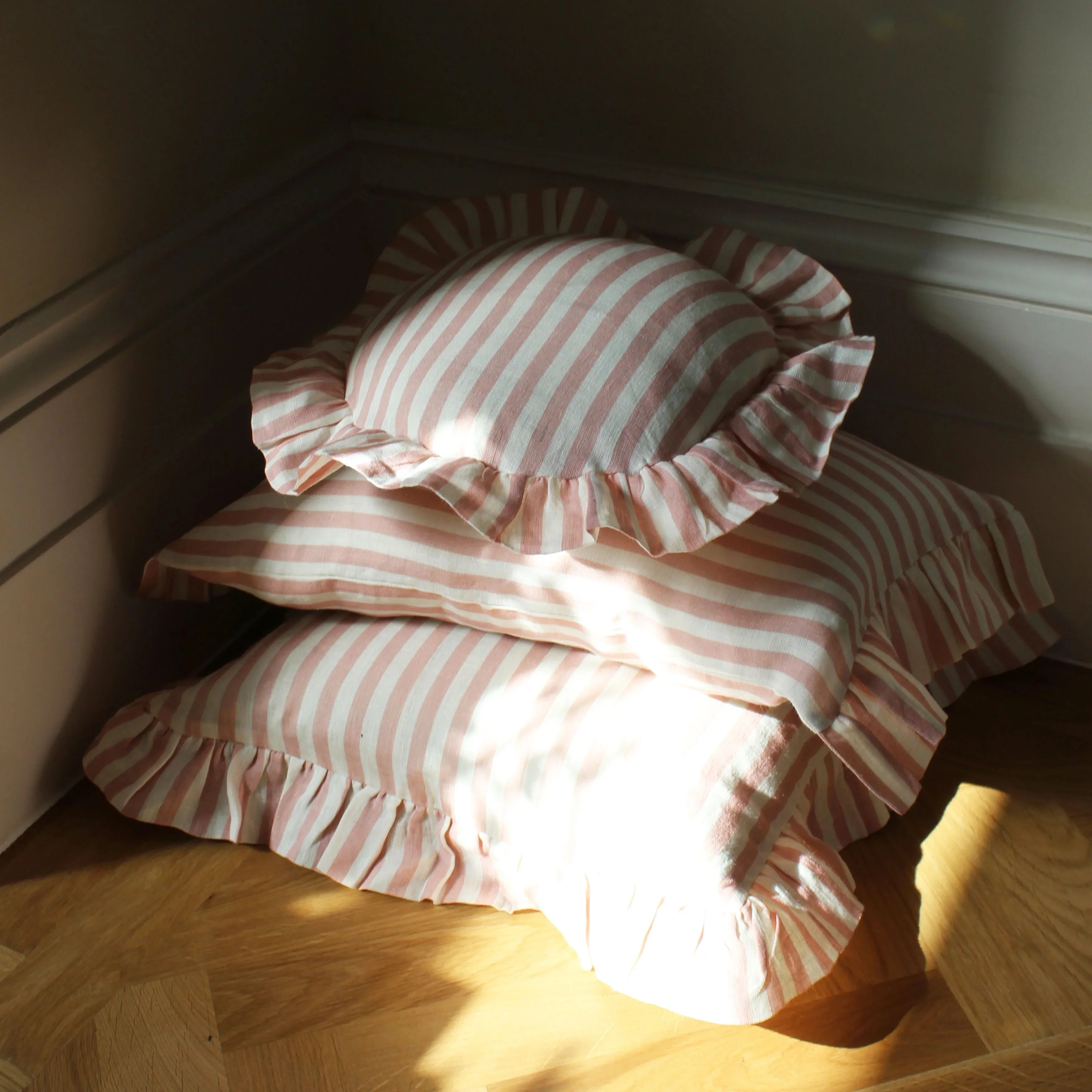 Amuse La Bouche Blush Candy Stripe Round Cushion - Image 3