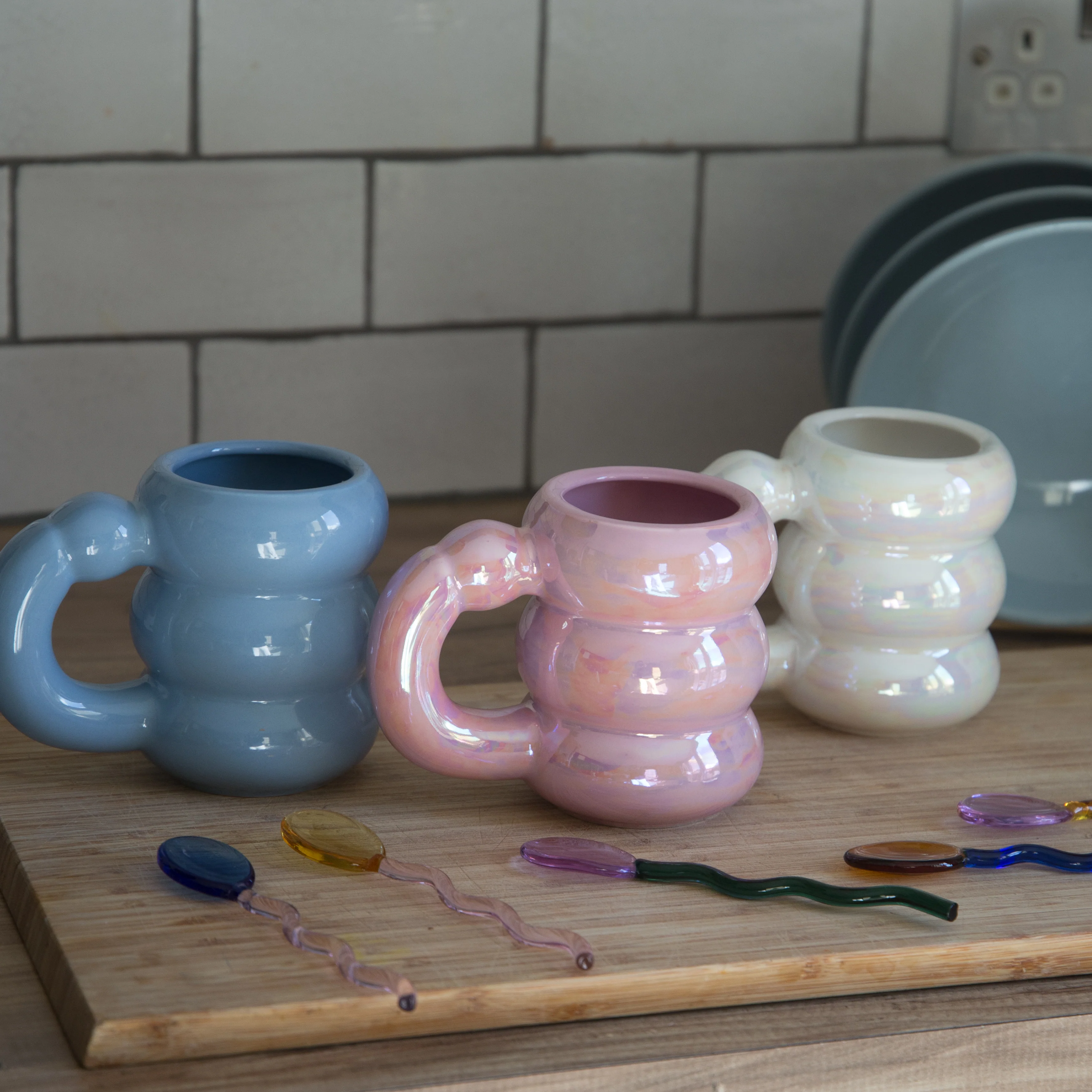 Ivore Group Ceramic Circle Bubble Mugs in Various Colours - Image 4